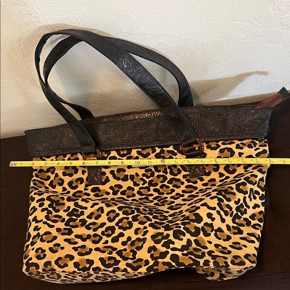 #1029+ Leopard Print Tote Bag with Black Accents - Picture 5 of 7